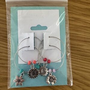 Howie Creations Silver Floral Wine Glass Charms with Multicolor Beads - NWOT